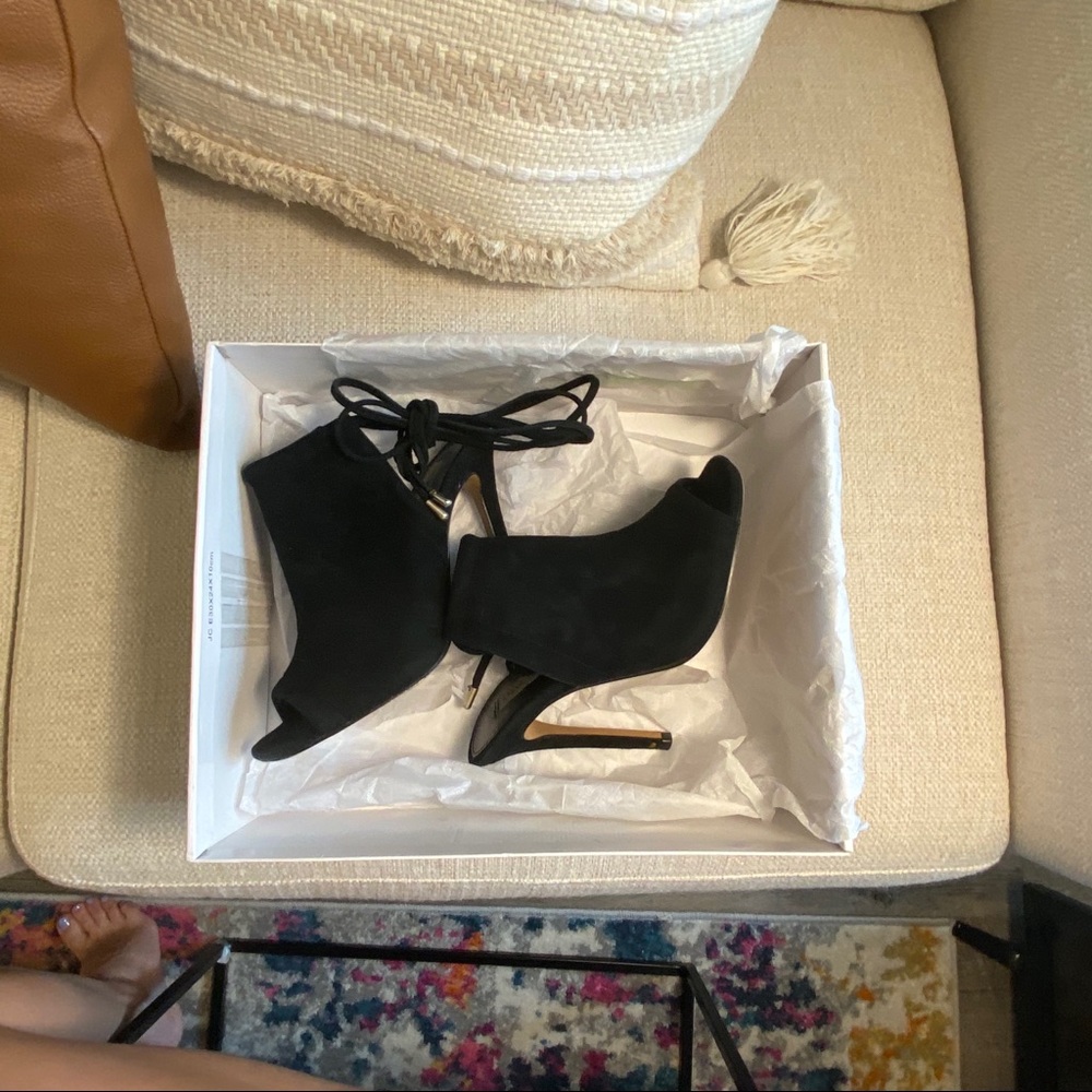 Lace up Black Heel - Picture 4 of 5